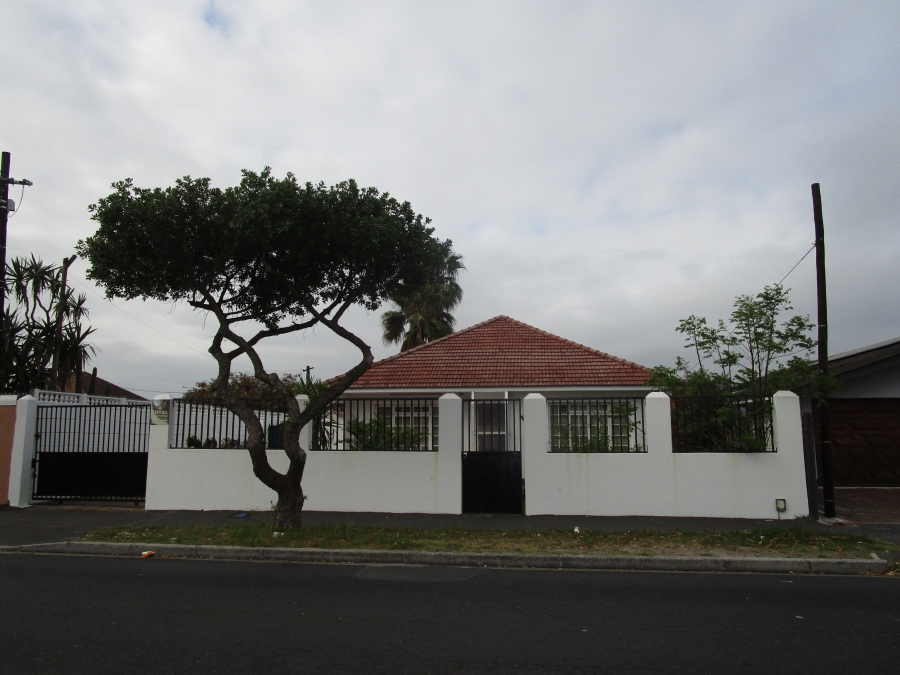 3 Bedroom Property for Sale in Belgravia Western Cape